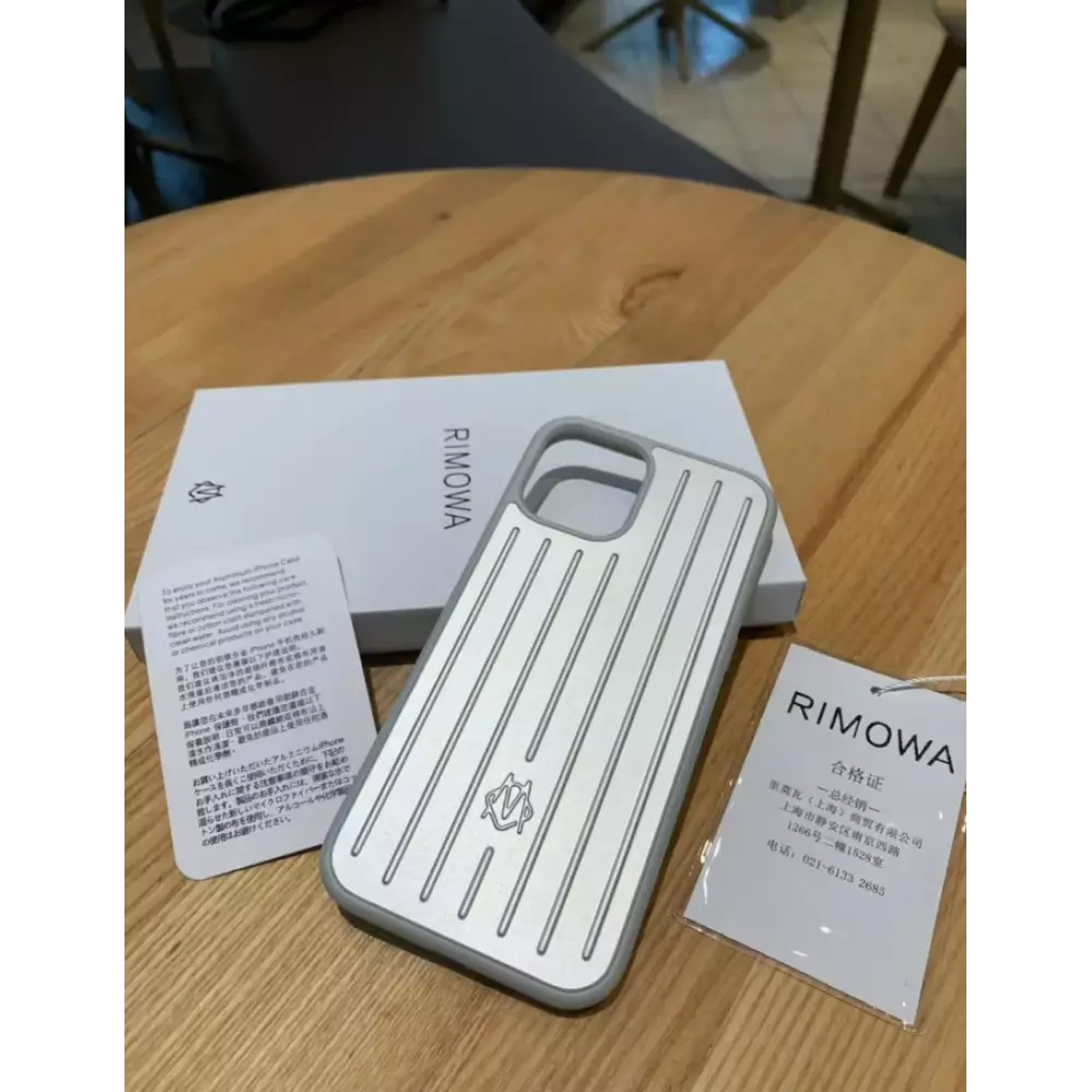 Чехол  Rimowa iPhone 17 Pro Max серебристый