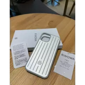 Чехол  Rimowa iPhone 17 Pro Max серебристый